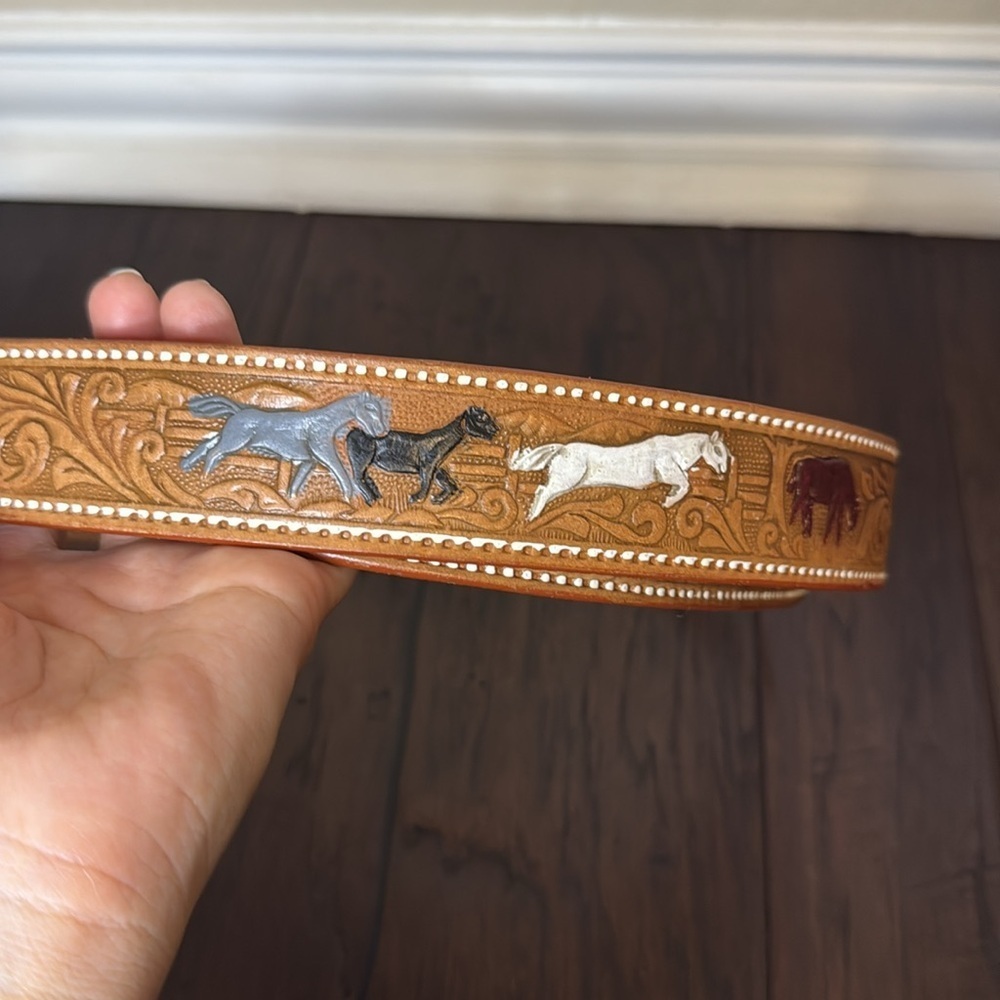 Brown Men’s Leather Tooled Belt with Animal Horse Design Sz 40 - Picture 2 of 8